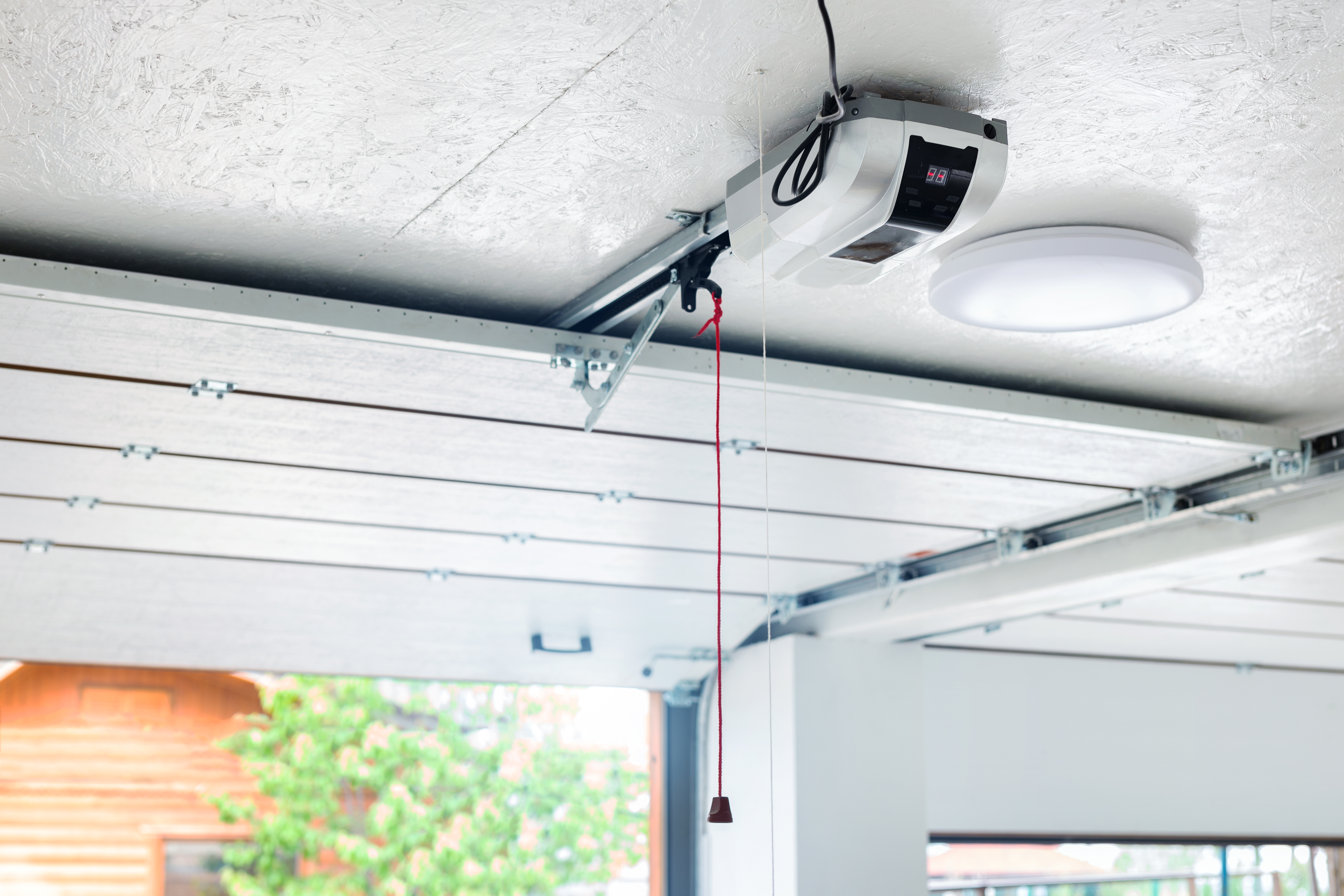 Belt-drive garage door opener with quiet rubber belt system